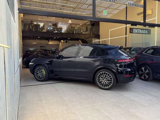 PORSCHE-CAYENNE-2021