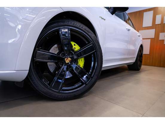 PORSCHE-CAYENNE-2021
