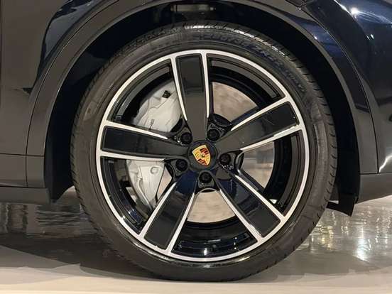 PORSCHE-CAYENNE-2021