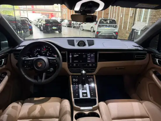 PORSCHE-MACAN-2025