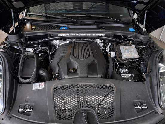PORSCHE-MACAN-2024