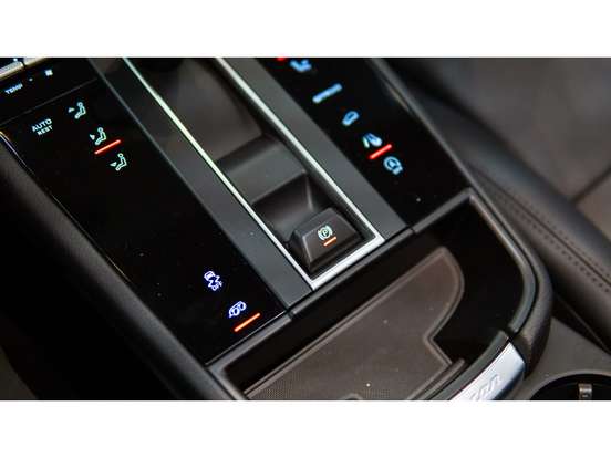 PORSCHE-MACAN-2025