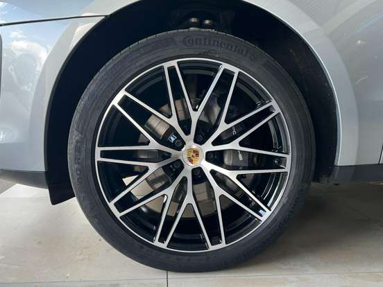 PORSCHE-MACAN-2022