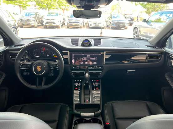 PORSCHE-MACAN-2022