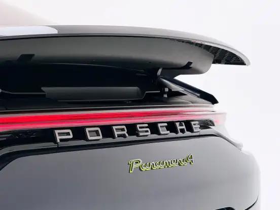 PORSCHE-PANAMERA-2022