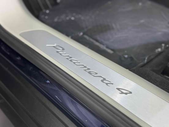 PORSCHE-PANAMERA-2020