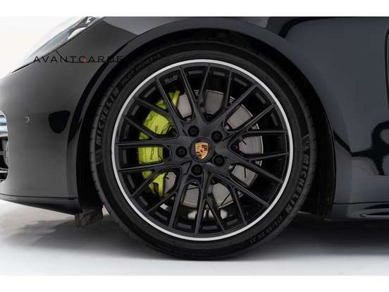 PORSCHE-PANAMERA-2022