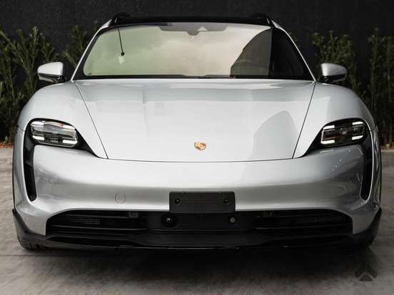 PORSCHE-TAYCAN-2022