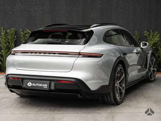 PORSCHE-TAYCAN-2022