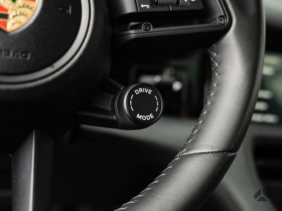PORSCHE-TAYCAN-2022