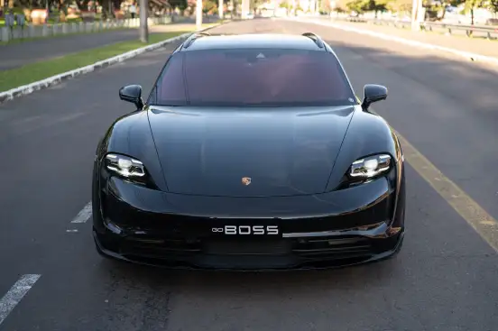 PORSCHE-TAYCAN-2023
