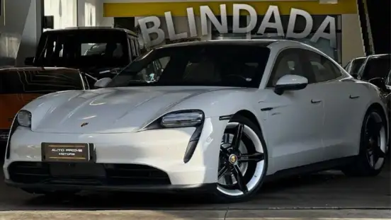 PORSCHE-TAYCAN-2023