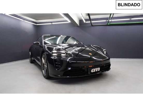 PORSCHE-TAYCAN-2021