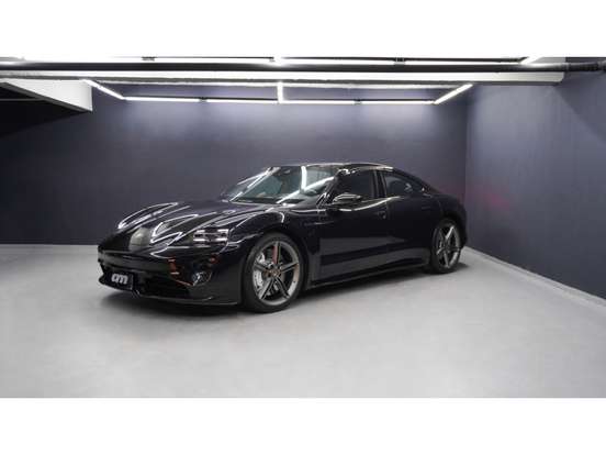 PORSCHE-TAYCAN-2021