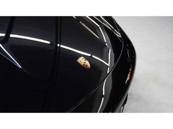 PORSCHE-TAYCAN-2021