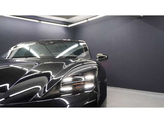 PORSCHE-TAYCAN-2021