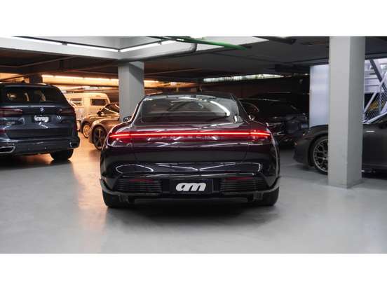 PORSCHE-TAYCAN-2021