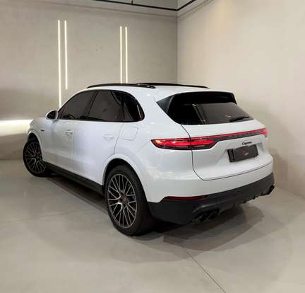 PORSCHE-CAYENNE-2023