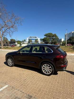 PORSCHE-CAYENNE-2015
