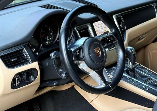 PORSCHE-MACAN-2017