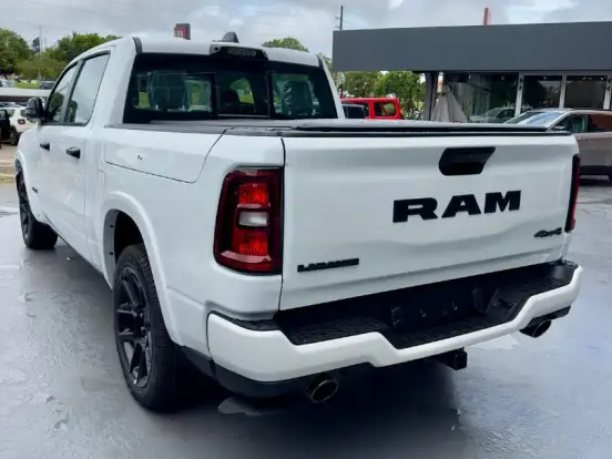 RAM-1500-3.0 HURRICANE 6 BITURBO GASOLINA LARAMIE NIGHT EDITION CD 4X4 AUTOMÁTICO RAM-1500-2025