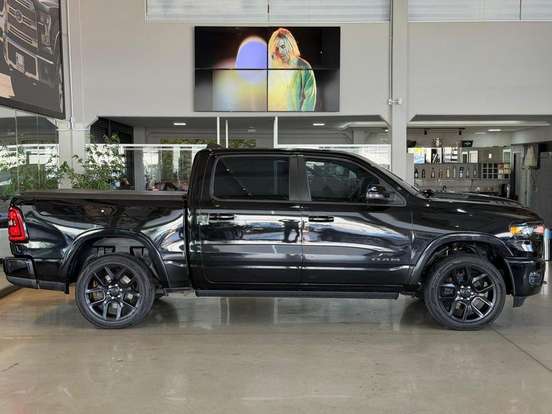 RAM-1500-3.0 HURRICANE 6 BITURBO GASOLINA LARAMIE NIGHT EDITION CD 4X4 AUTOMÁTICO RAM-1500-2025
