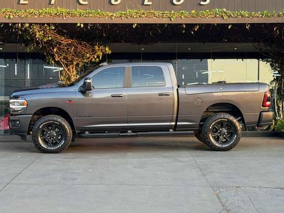 RAM-3500-6.7 I6 TURBO DIESEL LARAMIE NIGHT EDITION CD 4X4 AUTOMÁTICO RAM-3500-2023