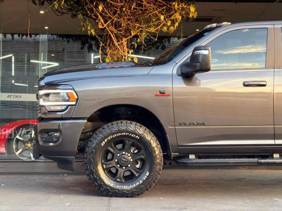 RAM-3500-6.7 I6 TURBO DIESEL LARAMIE NIGHT EDITION CD 4X4 AUTOMÁTICO RAM-3500-2023
