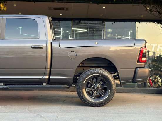 RAM-3500-6.7 I6 TURBO DIESEL LARAMIE NIGHT EDITION CD 4X4 AUTOMÁTICO RAM-3500-2023