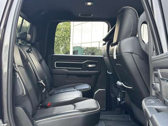 RAM-3500-6.7 I6 TURBO DIESEL LARAMIE NIGHT EDITION CD 4X4 AUTOMÁTICO RAM-3500-2025
