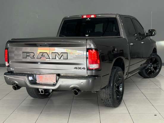 RAM-CLASSIC-5.7 V8 GASOLINA LARAMIE CD 4X4 AUTOMÁTICO RAM-CLASSIC-2022