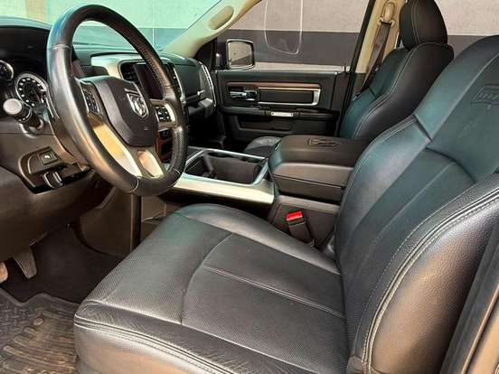 RAM-1500-5.7 V8 GASOLINA LIMITED NIGHT EDITION CD 4X4 AUTOMÁTICO RAM-1500-2023