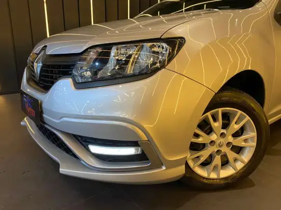 RENAULT-SANDERO-2022