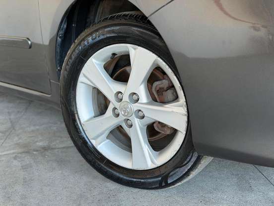 TOYOTA-COROLLA-2013