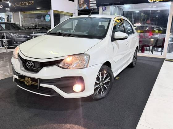 TOYOTA ETIOS 1.5 PLATINUM SEDAN 16V FLEX 4P AUTOMÁTICO