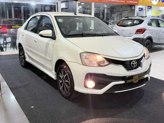 TOYOTA-ETIOS-2017
