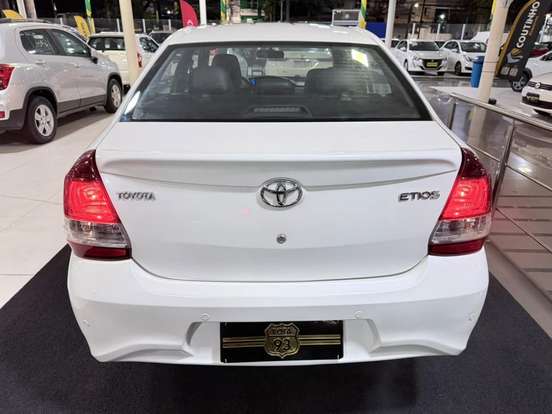 TOYOTA-ETIOS-1.5 PLATINUM SEDAN 16V FLEX 4P AUTOMÁTICO TOYOTA-ETIOS-2017