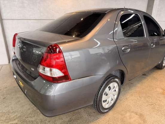 TOYOTA-ETIOS-2021