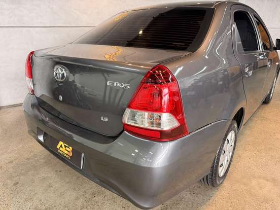 TOYOTA-ETIOS-2021