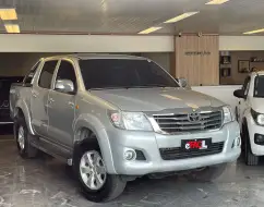 TOYOTA HILUX 2.7 SR 4X2 CD 16V FLEX 4P AUTOMÁTICO TOYOTA HILUX 2.7 SR 4X2 CD 16V FLEX 4P AUTOMÁTICO