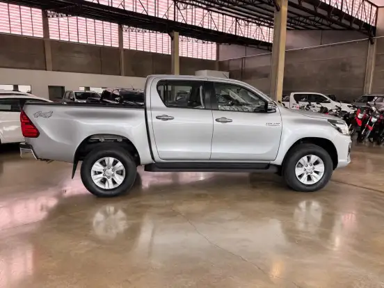 TOYOTA-HILUX-2019