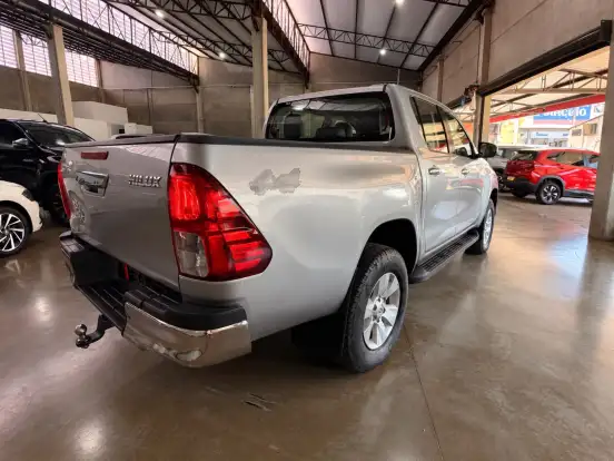 TOYOTA-HILUX-2019