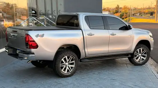 TOYOTA-HILUX-2019