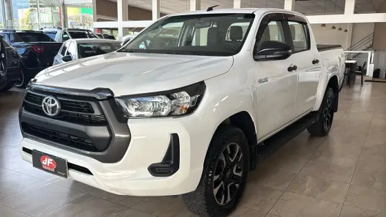 TOYOTA HILUX 2.8 D-4D TURBO DIESEL CD POWER PACK 4X4 MANUAL