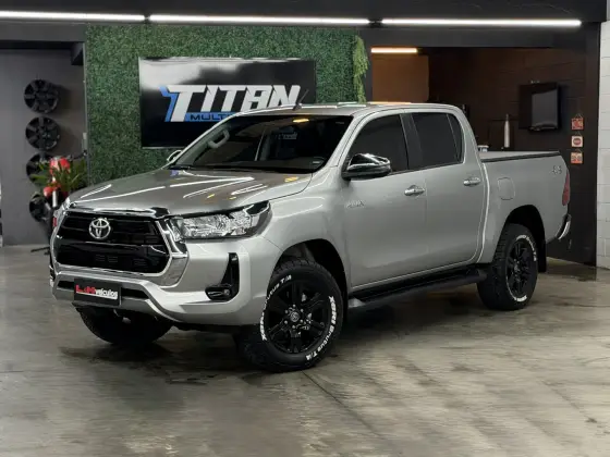 TOYOTA HILUX 2.8 D-4D TURBO DIESEL CD SR 4X4 AUTOMÁTICO