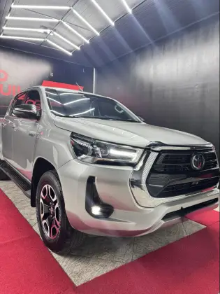 TOYOTA HILUX 2.8 D-4D TURBO DIESEL CD SRX 4X4 AUTOMÁTICO