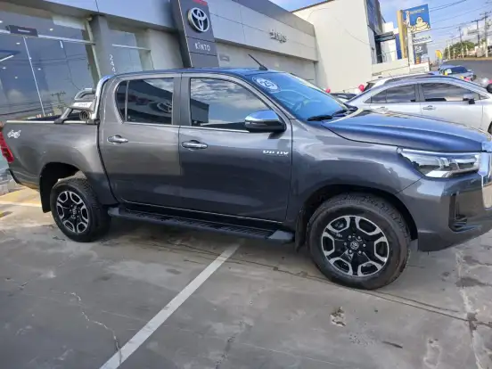 TOYOTA-HILUX-2.8 D-4D TURBO DIESEL CD SRX 4X4 AUTOMÁTICO TOYOTA-HILUX-2025
