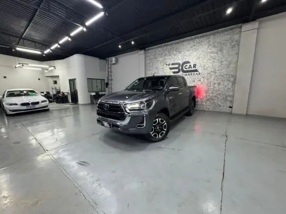TOYOTA HILUX 2.8 D-4D TURBO DIESEL CD SRX 4X4 AUTOMÁTICO