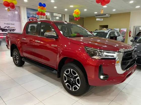 TOYOTA HILUX 2.8 D-4D TURBO DIESEL CD SRX 4X4 AUTOMÁTICO