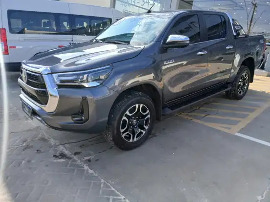 TOYOTA-HILUX-2.8 D-4D TURBO DIESEL CD SRX 4X4 AUTOMÁTICO TOYOTA-HILUX-2025